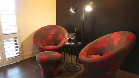 Irongate Studio B&B - Dentist Find 13