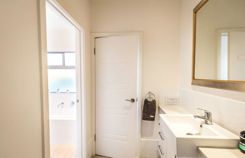 Middle River Beach House - East Wing - Dentist Find 16