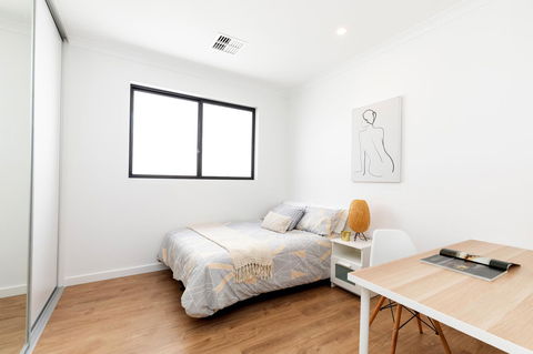 Brand New Affordable Luxury 3 Bedroom 3 Bathrooms House Close To Adelaide City, Chinatown, Beach, Adelaide Airport - Dentist Find 8