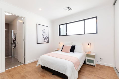 Brand New Affordable Luxury 3 Bedroom 3 Bathrooms House Close To Adelaide City, Chinatown, Beach, Adelaide Airport - Dentist Find 0