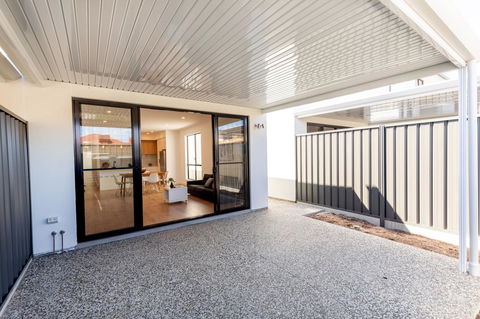 Brand New Affordable Luxury 3 Bedroom 3 Bathrooms House Close To Adelaide City, Chinatown, Beach, Adelaide Airport - Dentist Find 3