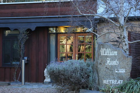 William Hunt's Retreat - Cypress Studio - Dentist Find 8