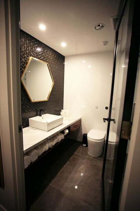 Ellen Hotel - Dentist Find 18