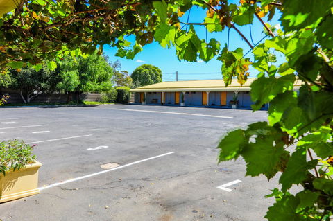 Country Roads Motor Inn Naracoorte - Dentists Australia 30