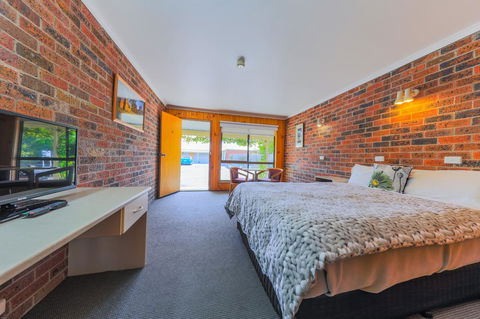 Country Roads Motor Inn Naracoorte - Dentists Australia 4