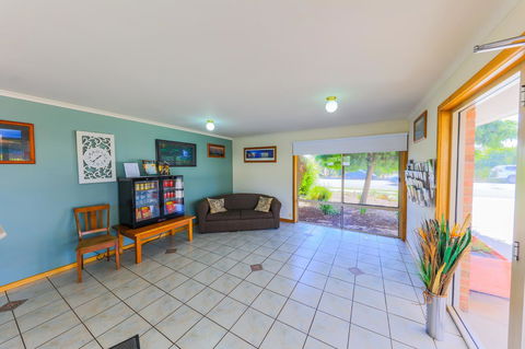 Country Roads Motor Inn Naracoorte - Dentists Australia 37