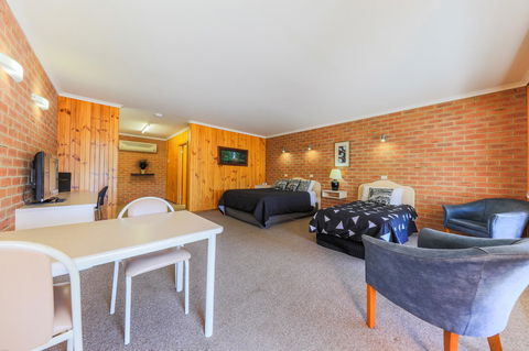 Country Roads Motor Inn Naracoorte - Dentists Australia 25