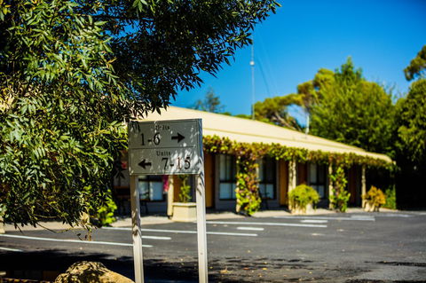 Country Roads Motor Inn Naracoorte - Dentists Australia 20