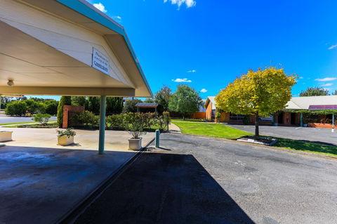 Country Roads Motor Inn Naracoorte - Dentists Australia 38