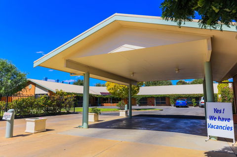 Country Roads Motor Inn Naracoorte - Dentists Australia 1