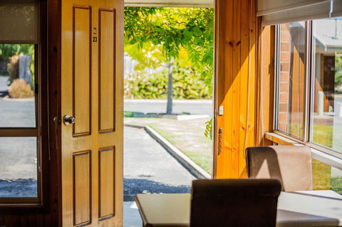 Country Roads Motor Inn Naracoorte - Dentists Australia 34