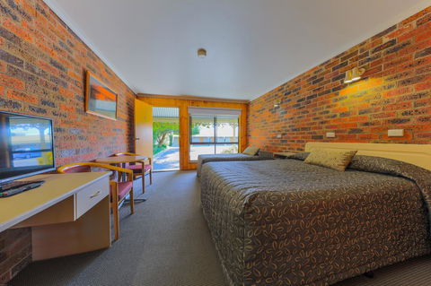 Country Roads Motor Inn Naracoorte - Dentists Australia 10