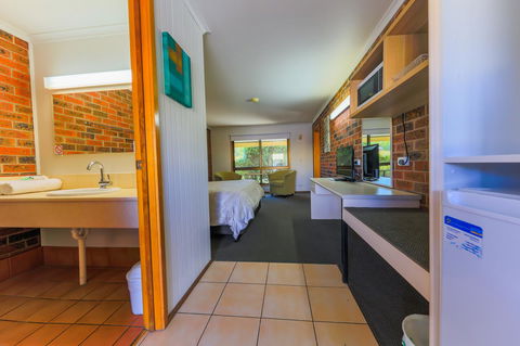 Country Roads Motor Inn Naracoorte - Dentists Australia 12