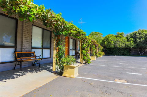 Country Roads Motor Inn Naracoorte - Dentists Australia 26