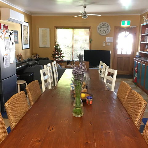 KI Dragonfly Guesthouse - Dentist Search 35