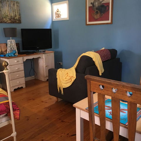 KI Dragonfly Guesthouse - Dentist Search 13