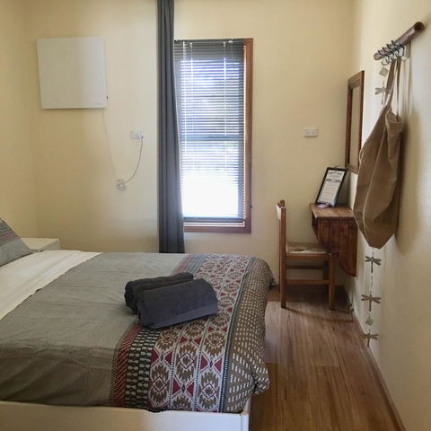 KI Dragonfly Guesthouse - Dentist Search 25