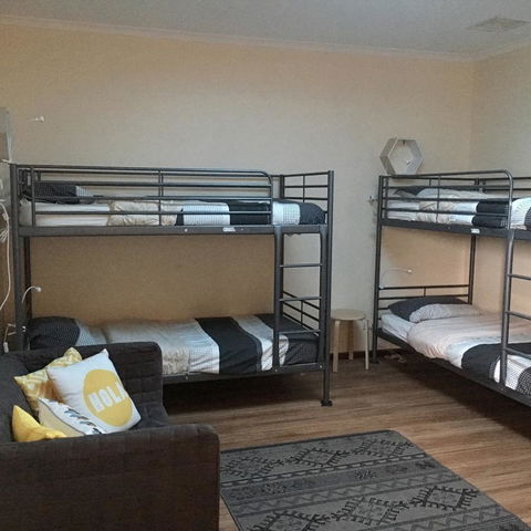 KI Dragonfly Guesthouse - Dentist Search 28