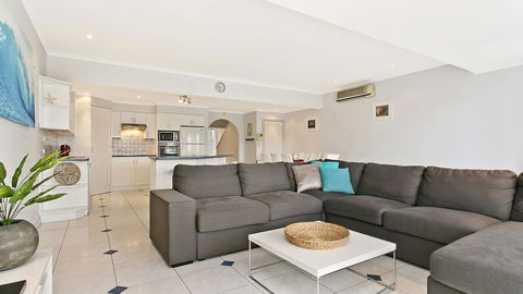Salt Waterfront Apartment - Dentist Find 8