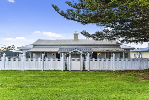 Railway Cottage In Beachport - Dentist Search 4