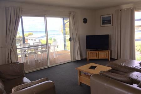 Bayview Beach House Apartment No 1 - Dentist Search 10