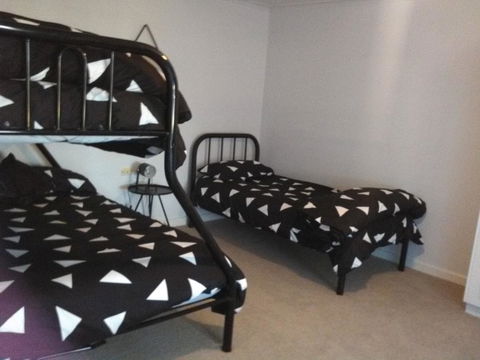 Hilltop Escape - Dentist Search 15