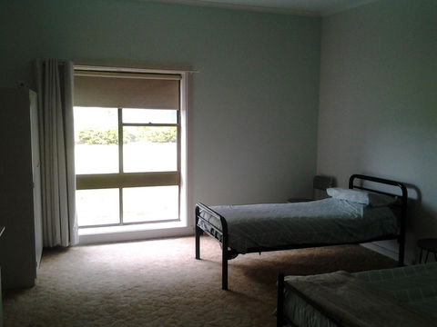 Hilltop Escape - Dentist Search 4