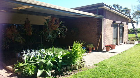 Hilltop Escape - Dentist Search 10