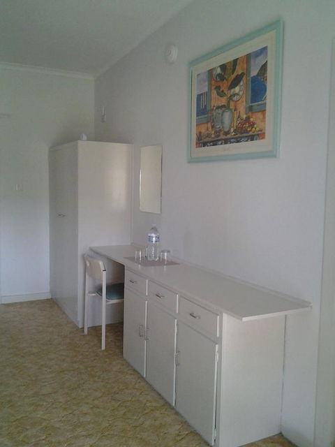 Hilltop Escape - Dentist Search 6