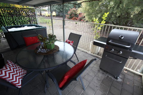 One Tree Bed And Breakfast - Dentist Find 3