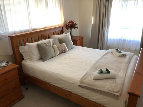 Rocks Retreat House With Sea Views - Dentist Find 2