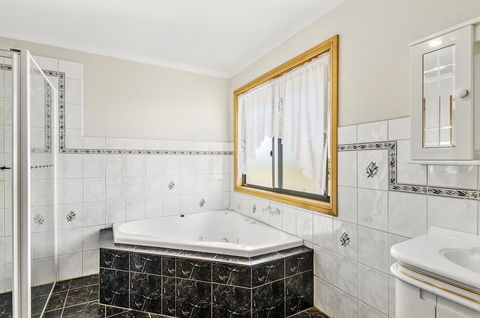 Rocks Retreat House With Sea Views - Dentist Find 12