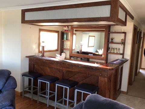 Rocks Retreat House With Sea Views - Dentist Find 1