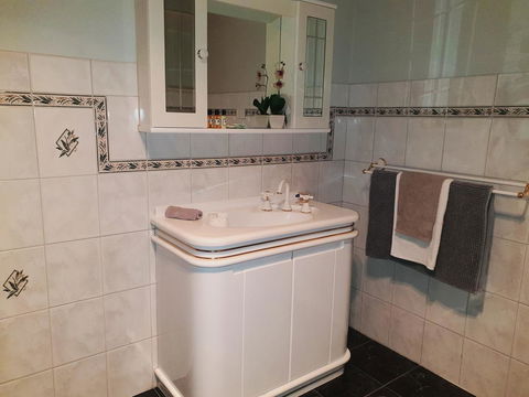 Rocks Retreat House With Sea Views - Dentist Find 15