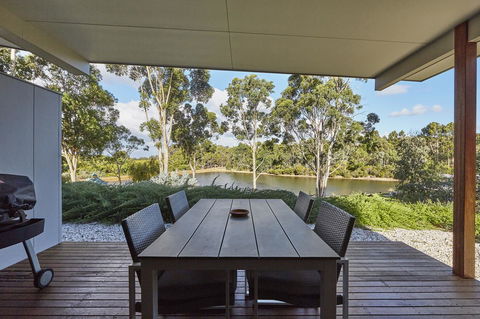 Eight Willows Retreat - Dentist Find 4