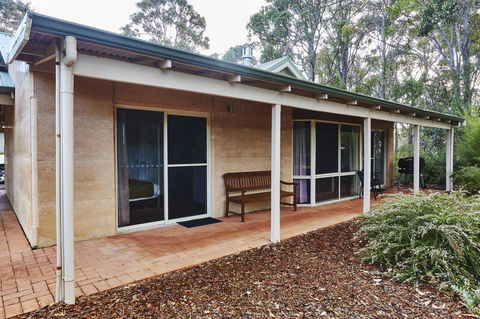 Eight Willows Retreat - Dentist Find 25