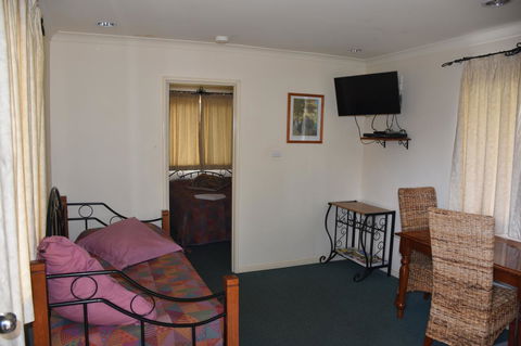Valley Views Motel & Chalets - Dentist Find 36