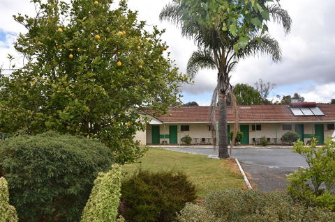 Valley Views Motel & Chalets - Dentist Find 23