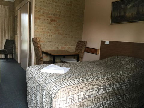 Valley Views Motel & Chalets - Dentist Find 8