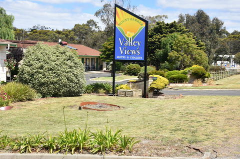 Valley Views Motel & Chalets - Dentist Find 10