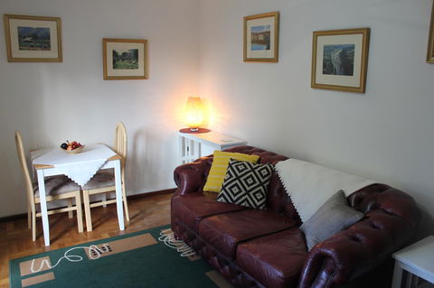 Jacaranda Hideaway Bed & Breakfast - Dentist Find 6