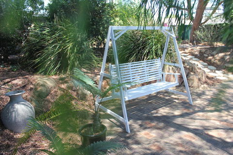 Jacaranda Hideaway Bed & Breakfast - Dentist Find 11