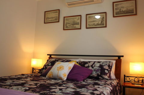 Jacaranda Hideaway Bed & Breakfast - Dentist Find 8