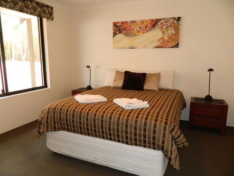 Margaret River Hideaway & Farmstay - Dentists Australia 38