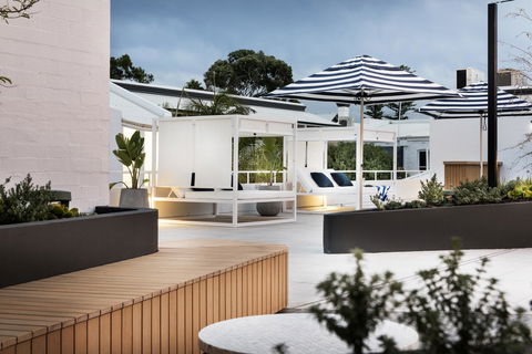 Tradewinds Hotel - Dentists Australia 7