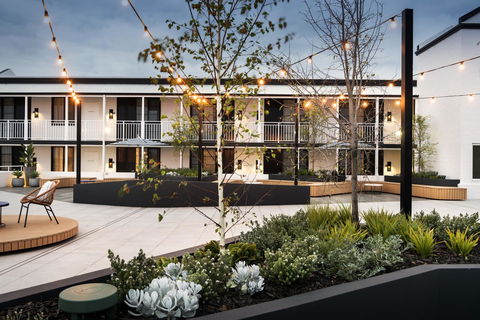 Tradewinds Hotel - Dentists Australia 16