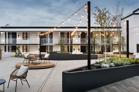 Tradewinds Hotel - Dentists Australia 15