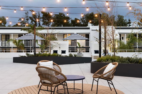 Tradewinds Hotel - Dentists Australia 13