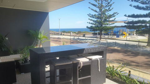 Mandurah Beach Front Apartment - Dentist Find 0