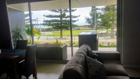 Mandurah Beach Front Apartment - Dentist Find 3